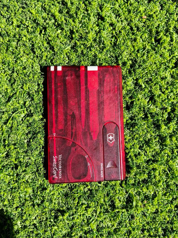 VICTORINOX SWISSCARD CLASSIC – RED Swiss Made | 10
