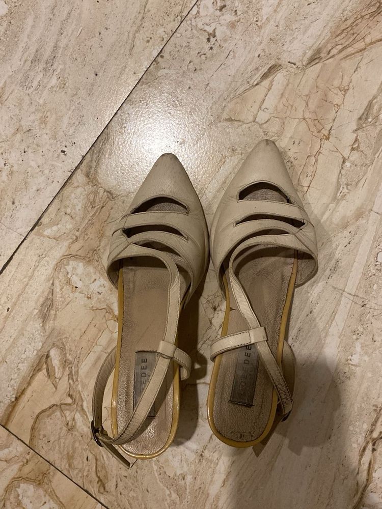 Elegant Beige Pointed Toe Slingbacks