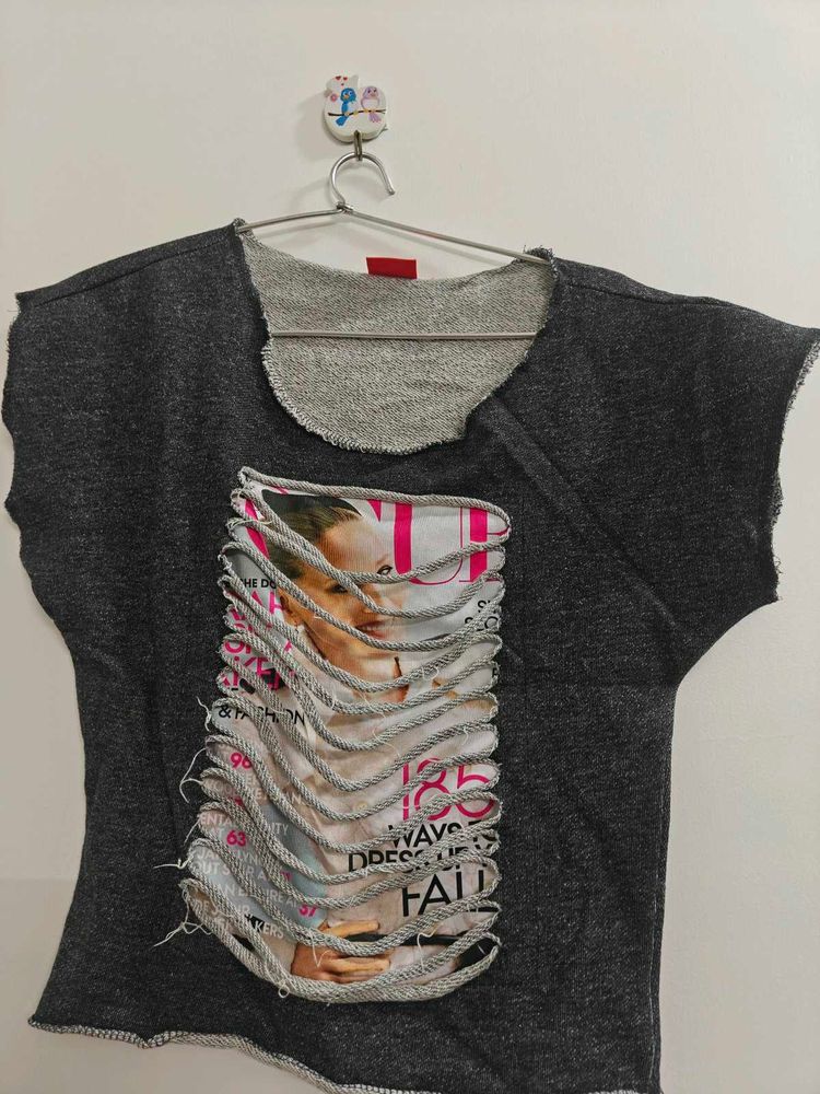 Distressed Graphic T-Shirt (S size)