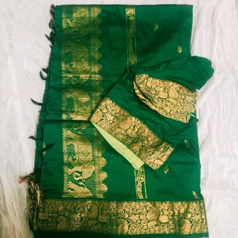 Bottle Green Cotton Silk Saree With Blouse