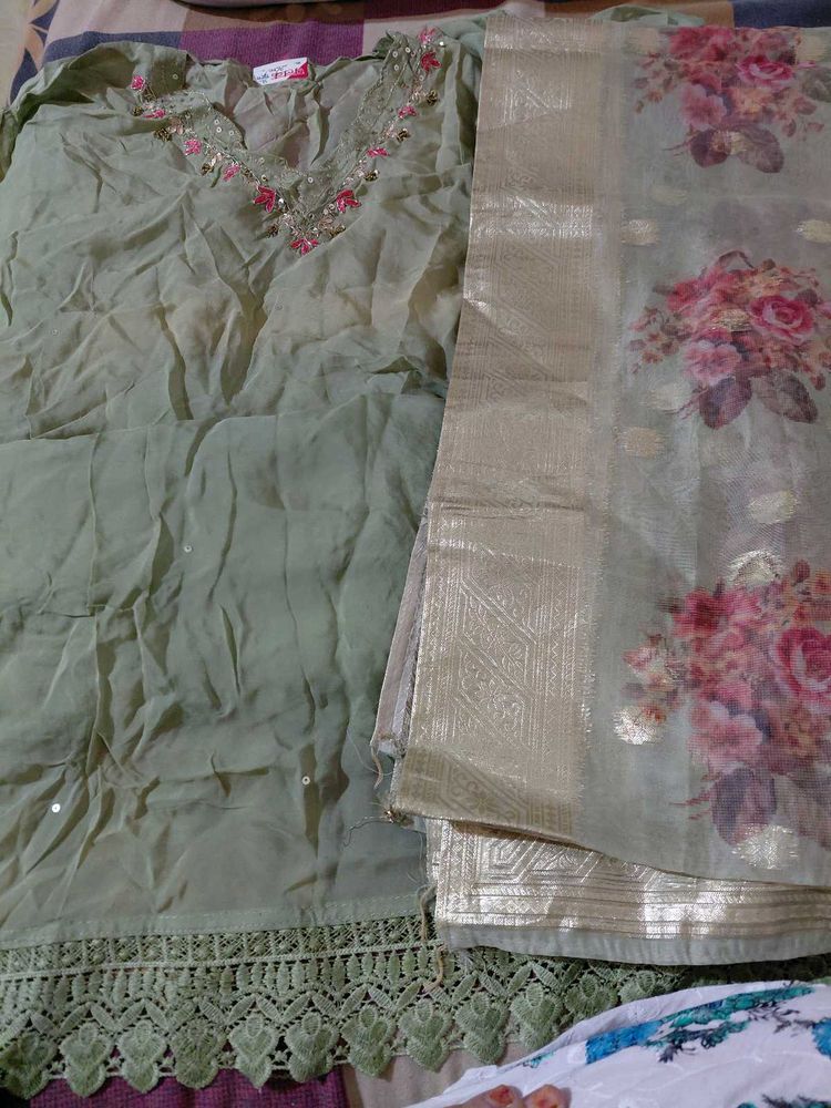 pakistani suit with Floral dupatta 😍🤩