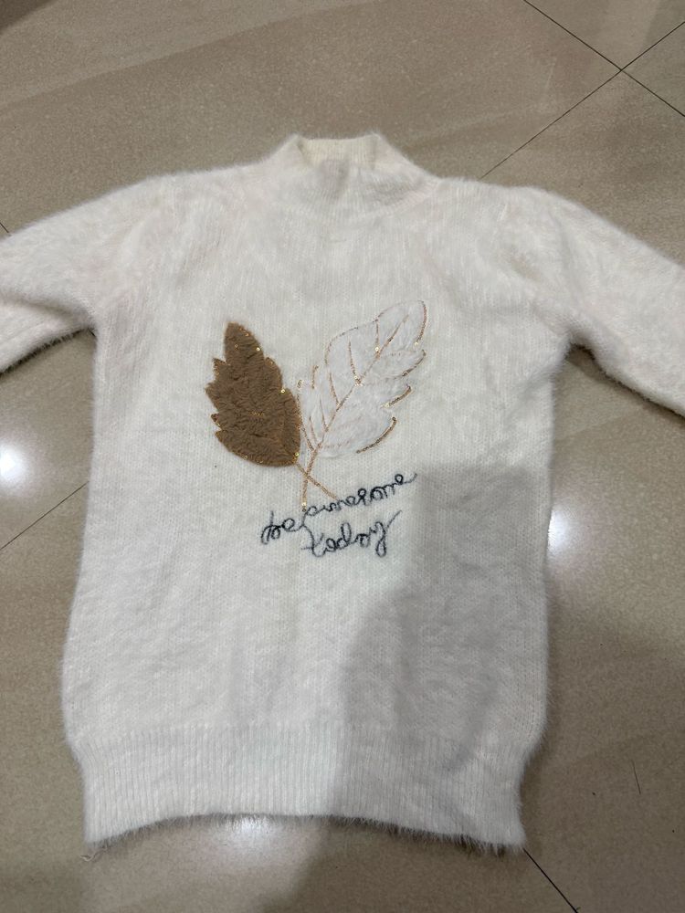 Cute White Knit Sweater with Leaf Design
