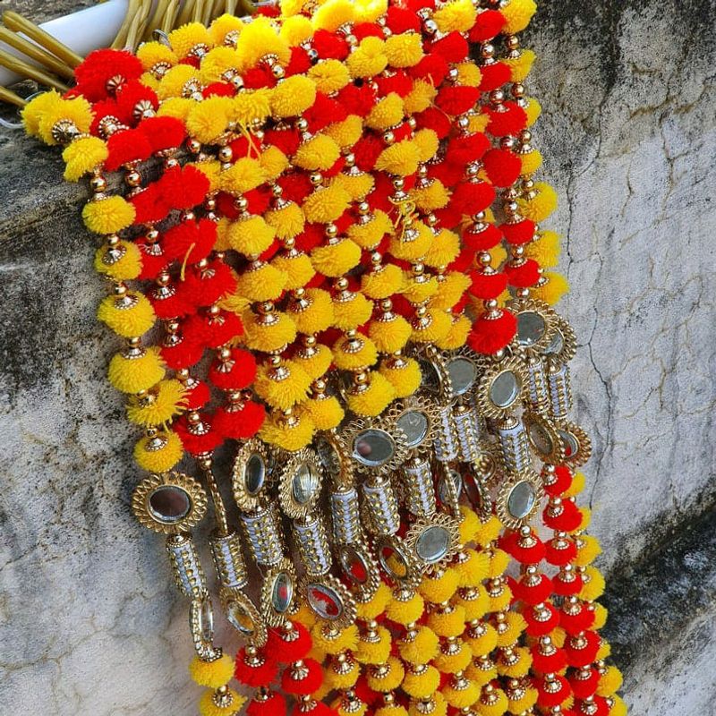 Pompom Strings