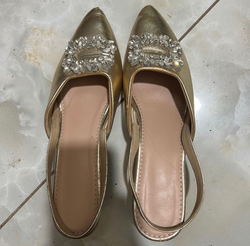 Elegant Gold Embellished Sandal