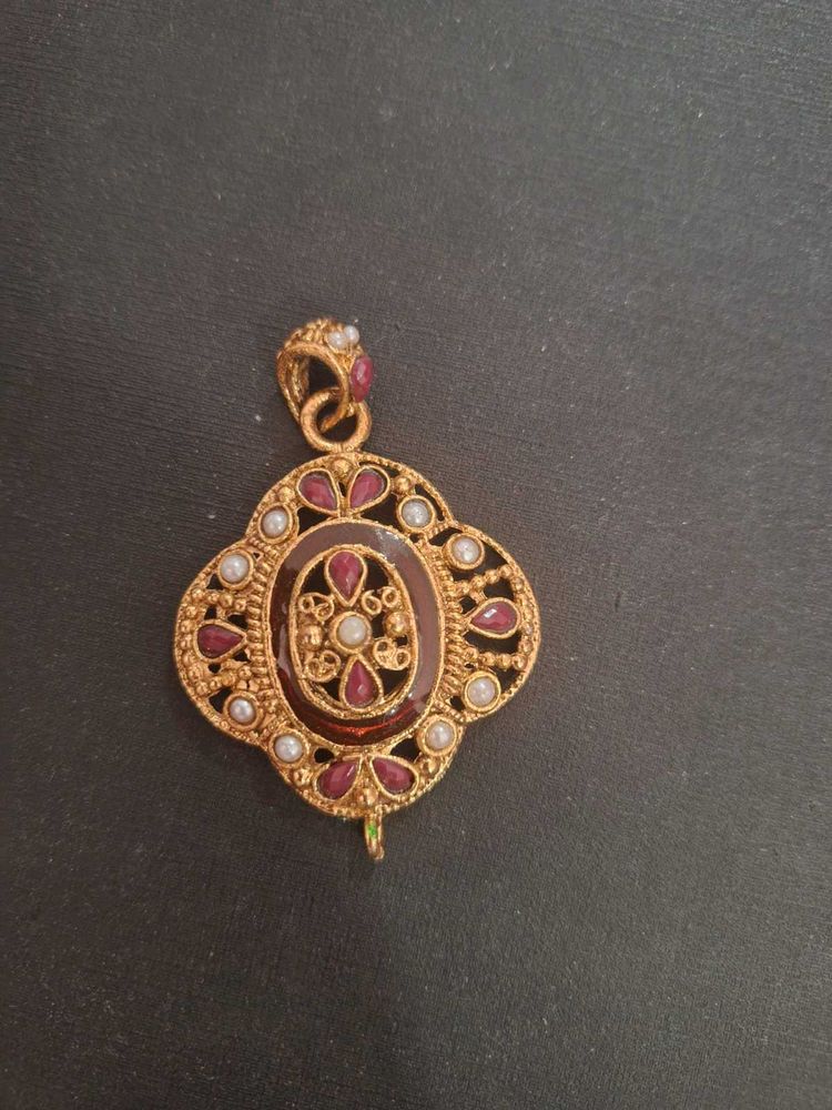 Elegant Gold-Toned Pendant