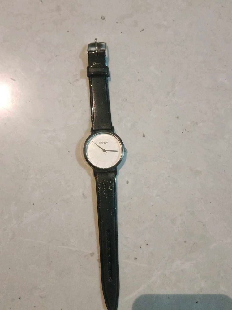 Hodinky Black Leather Watch