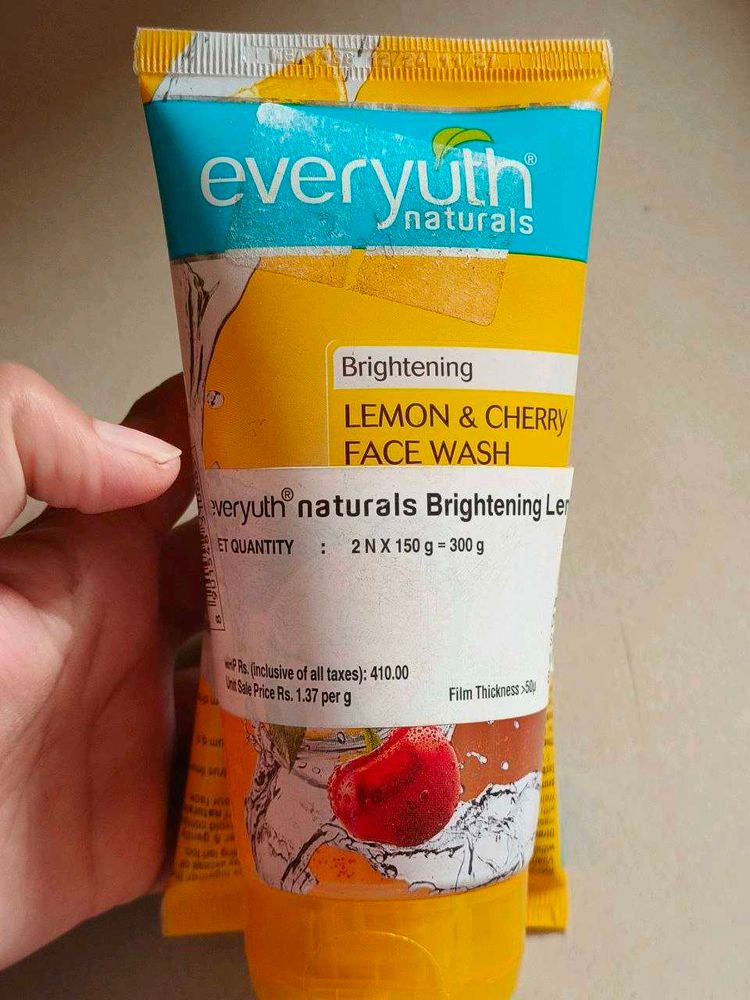 Everyuth Naturals Lemon &amp; Cherry Face Wash