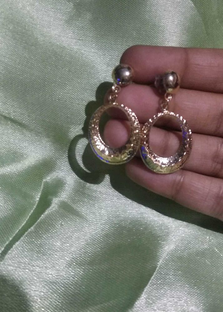 Elegant Gold Hoop Earrings