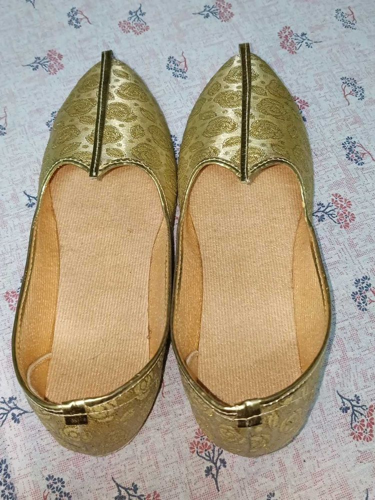 Men's Golden Brocade Ethnic Footwear
