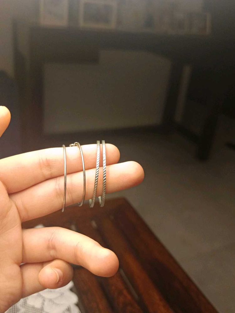 Set of 2 Silver hoop earrings