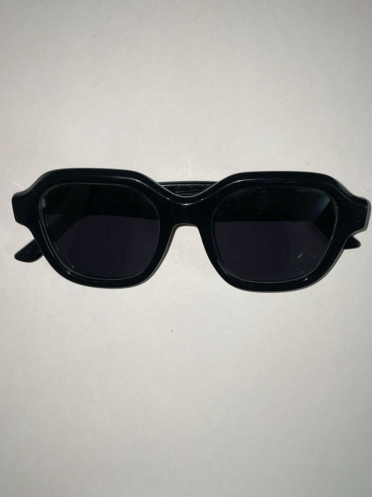 H&amp;M Black Chunky Frame Polarised Sunglasses