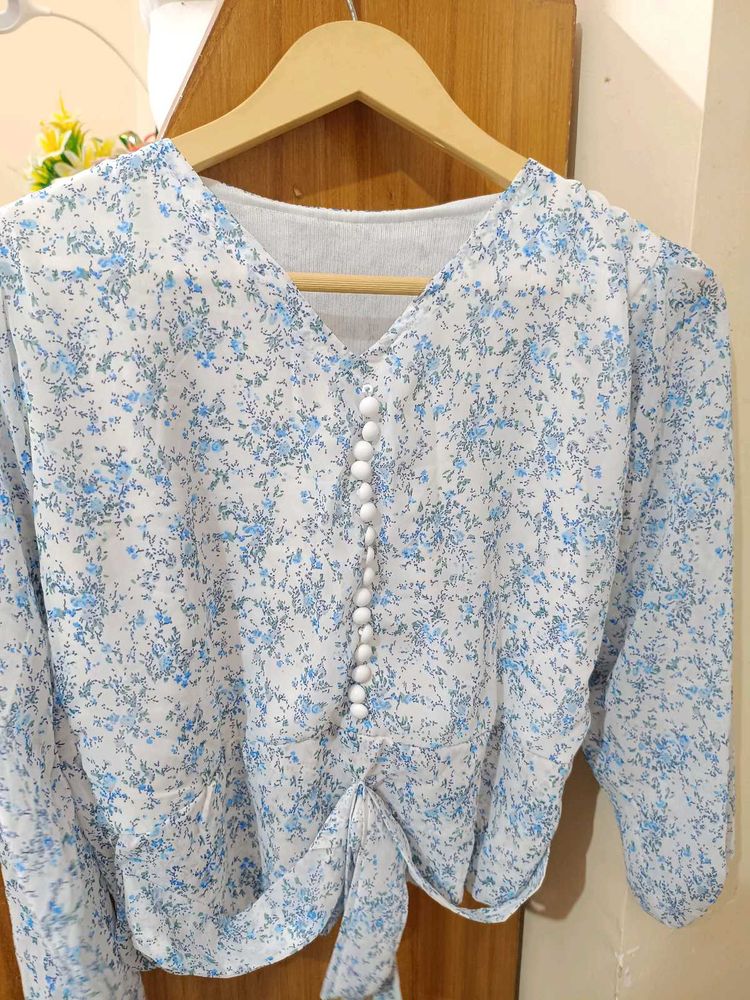 Chic Blue Floral V-Neck Top