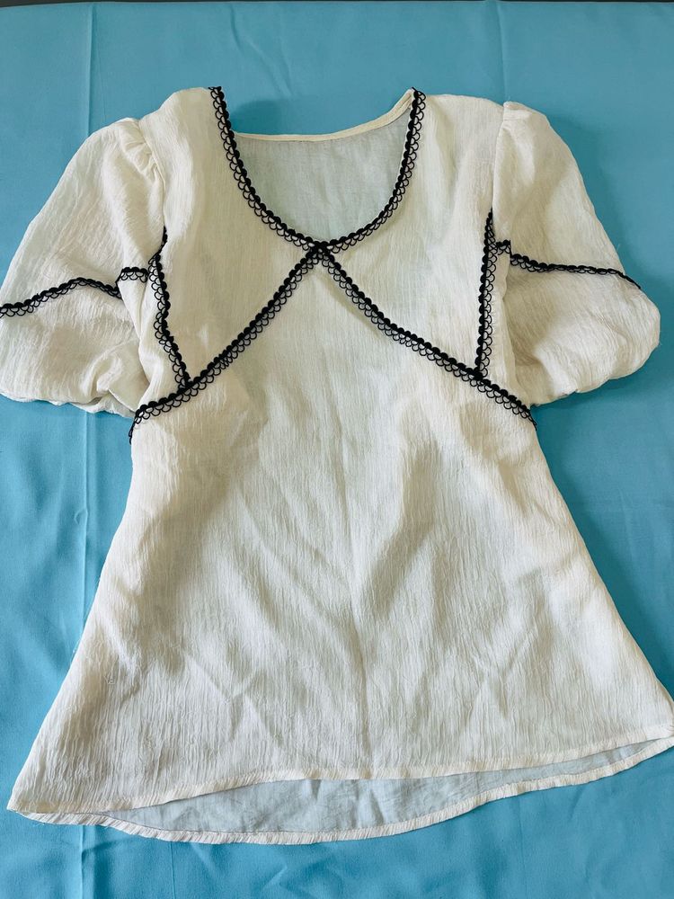 Chic White Puff Sleeve Top