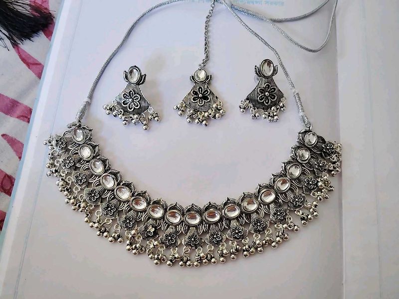 9.Antique Silver Necklace with Earrings