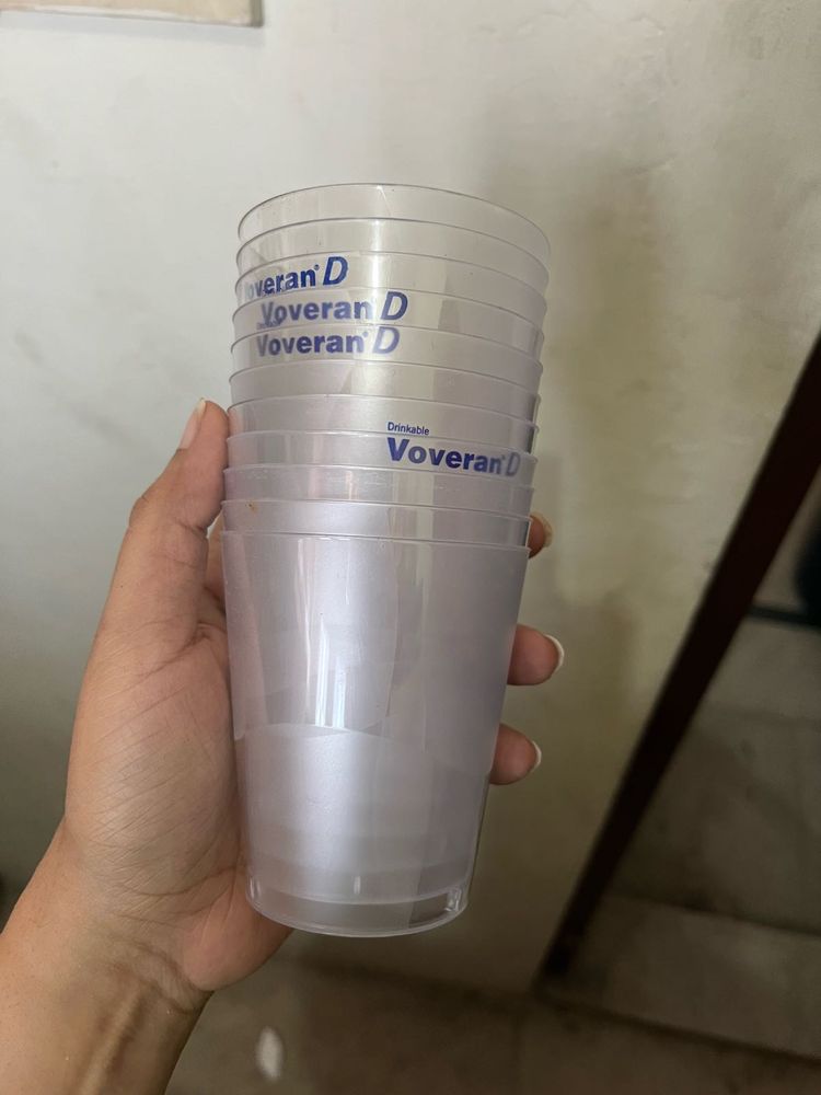 Set of 11 plastic cups