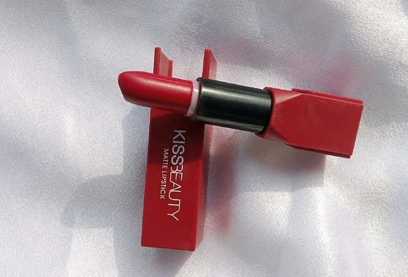 Kiss Beauty  red Matte Lipstick combo