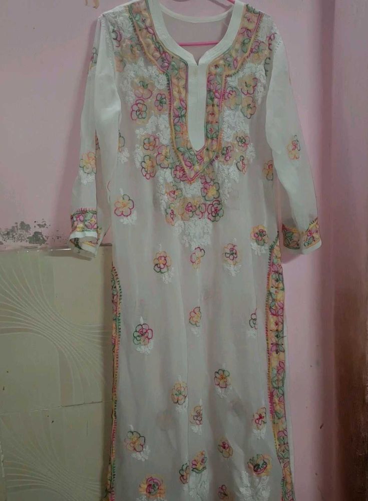 Elegant White Chikankari Kurta