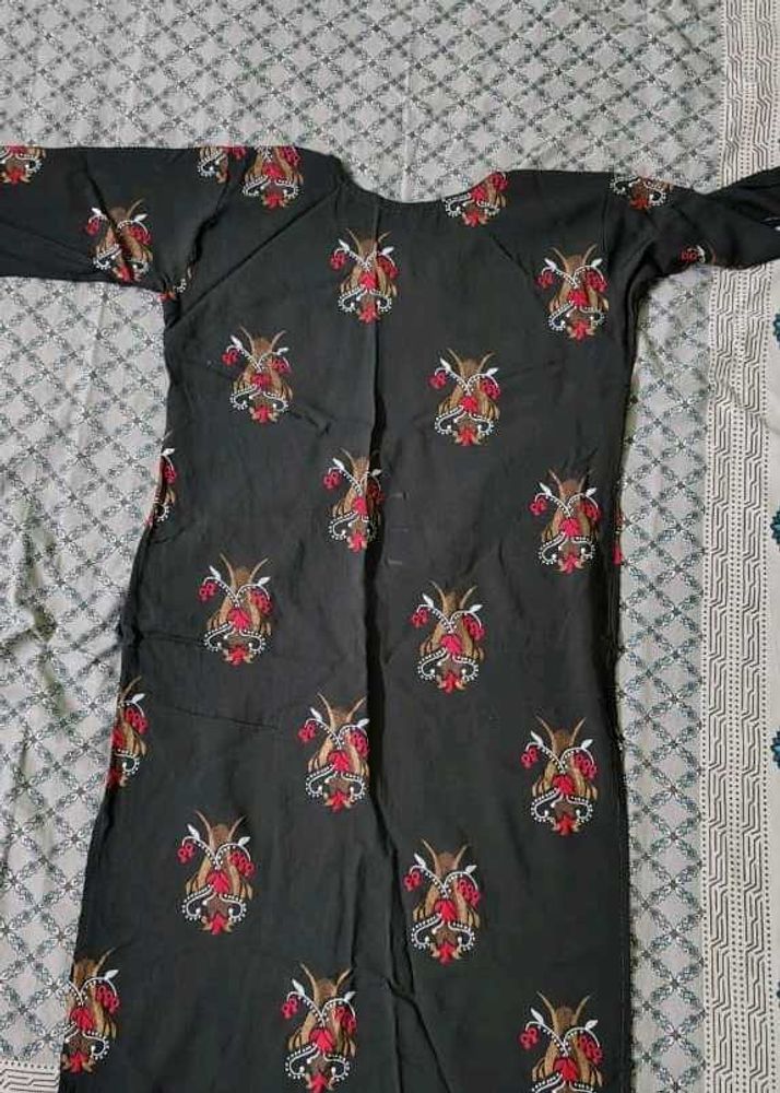 Elegant Embroidered Kurta