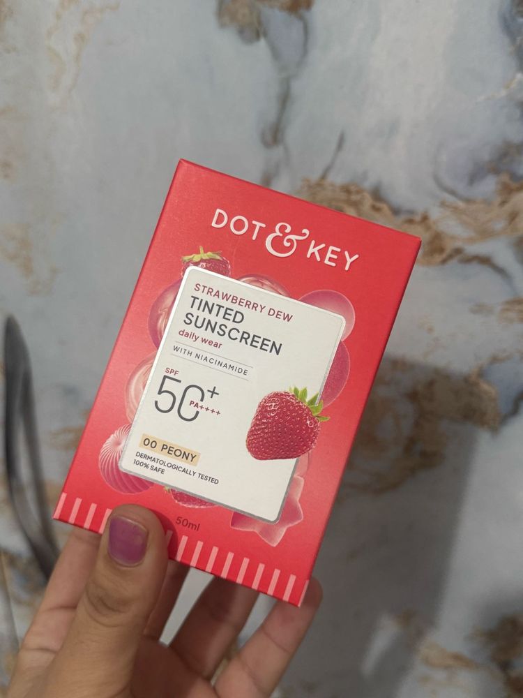 Dot &amp; Key Strawberry Dew Tinted Sunscreen