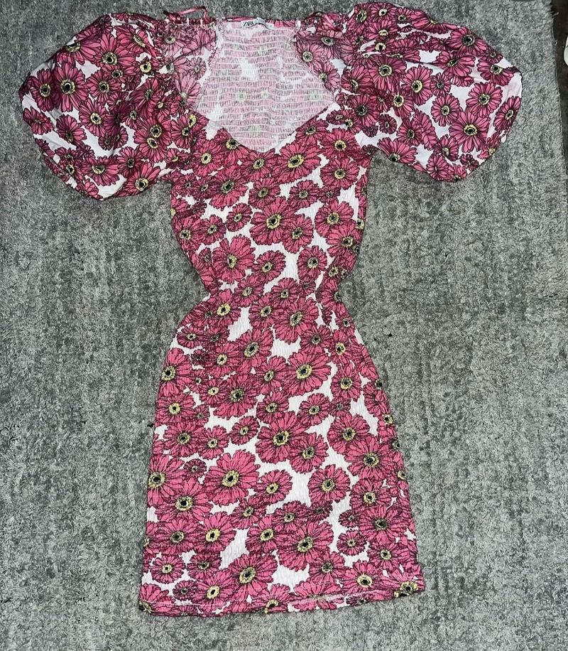 Vibrant Pink Floral Puff-Sleeve Mini Dress