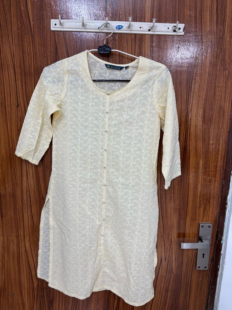 Elegant Off-White Embroidered Kurta