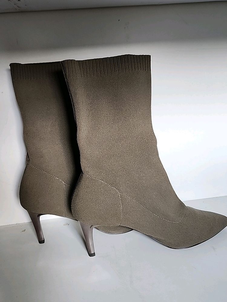 Ribbed High Heel Boots