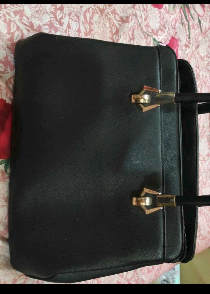 Chic Black Handbag
