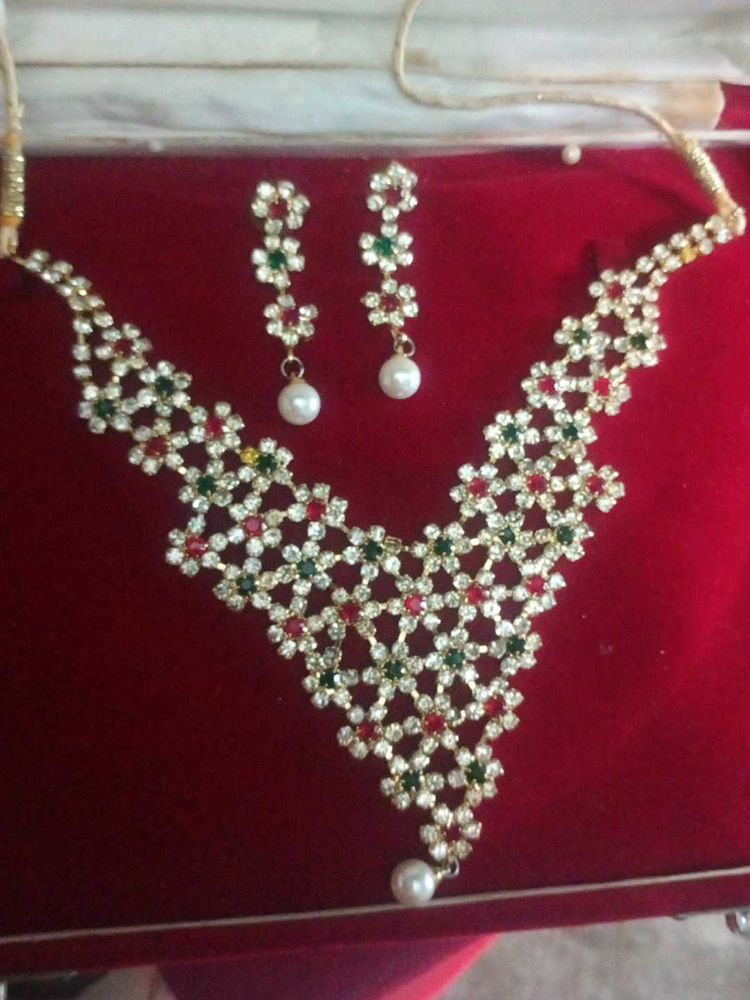 Stunning Rhinestone Necklace &amp; Earring Set