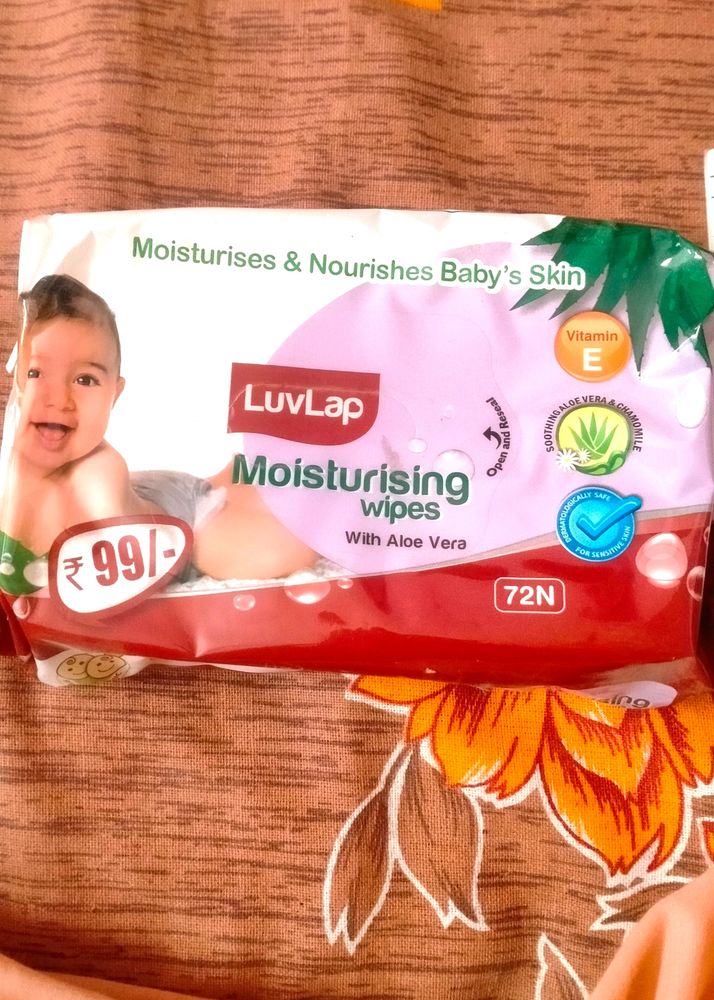 New Luvlap Moisturising Wipes With Aleovera