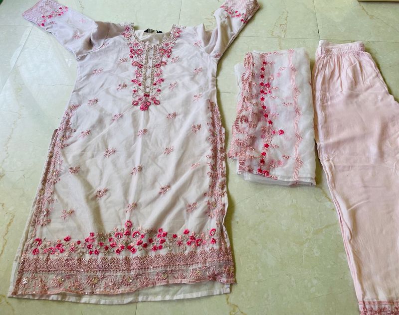 Embroidered Pink Kurta Set