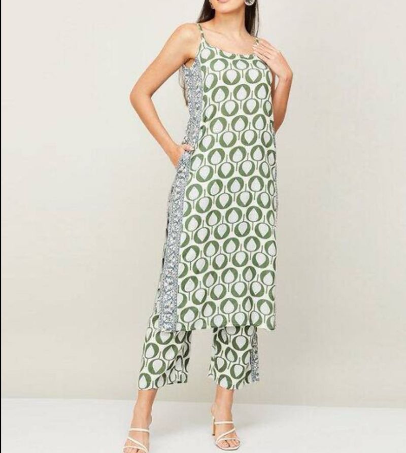with sleeves Green Geometric Print Kurta Set