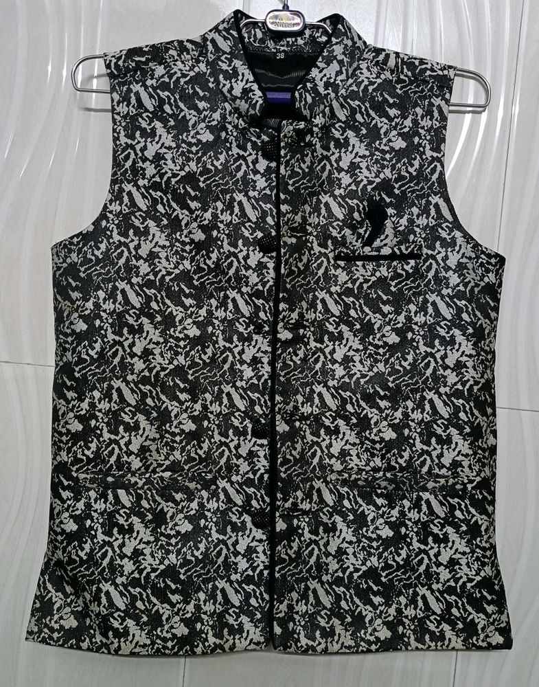 Stylish Black &amp; White Printed Nehru Jacket