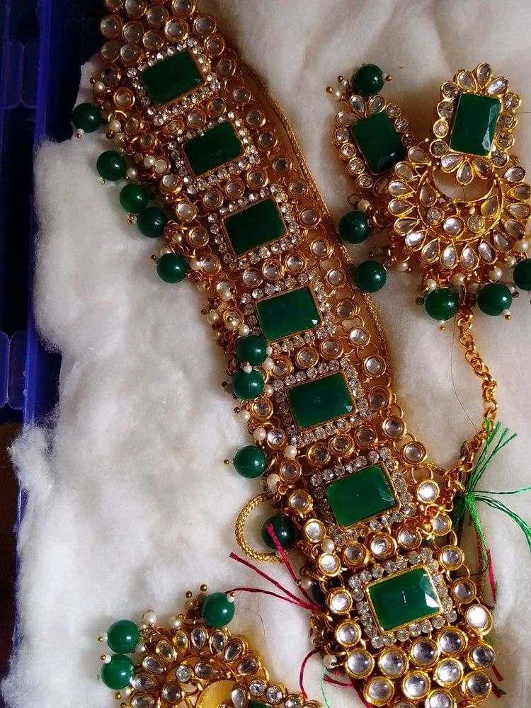 Fancy Choker Set In Good Condition