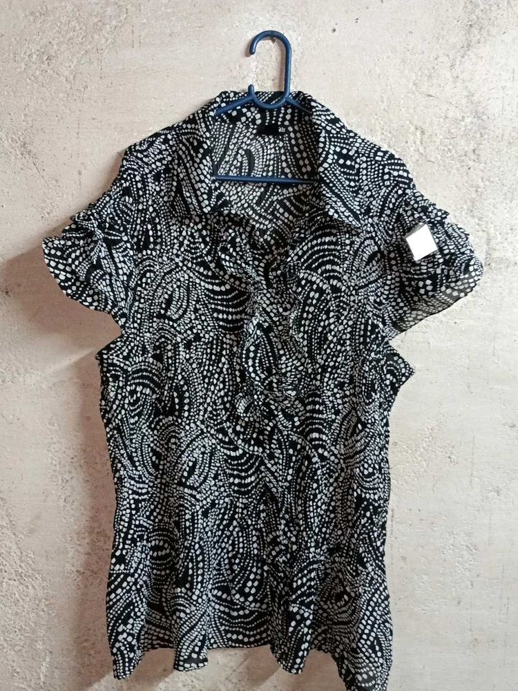 Stylish Black &amp; White Patterned Top