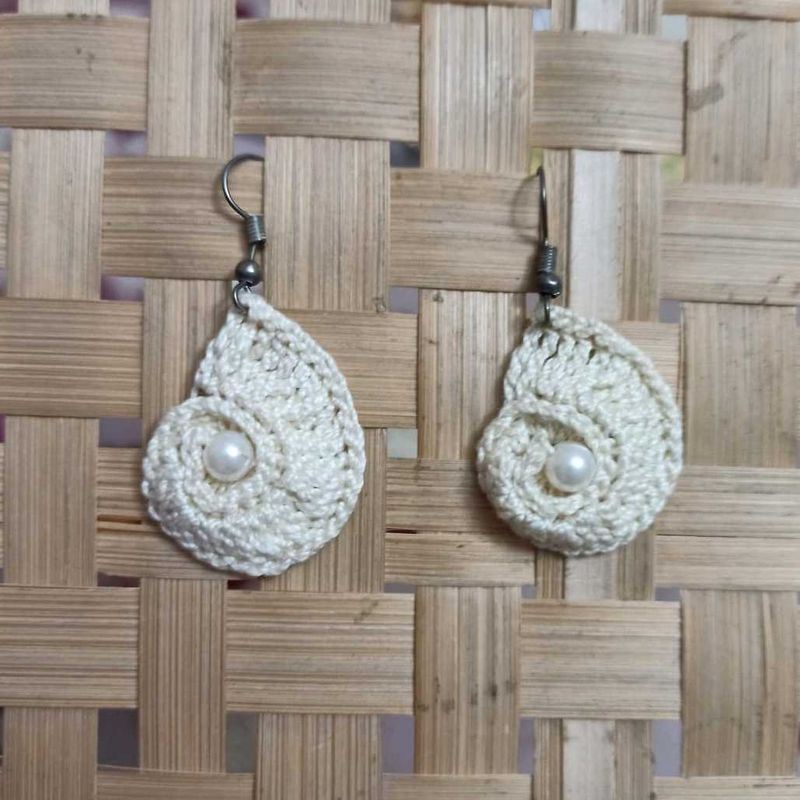 Handmade Crochet Shell Earrings with Pearl