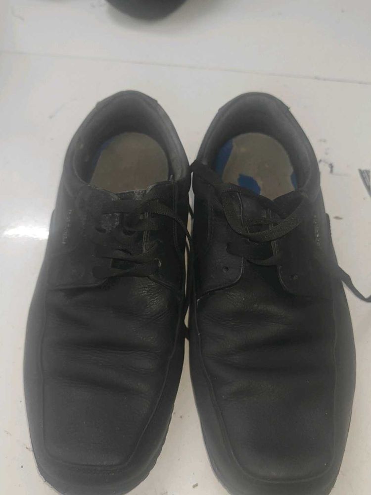 Classic Black Leather Lace-Up Shoes