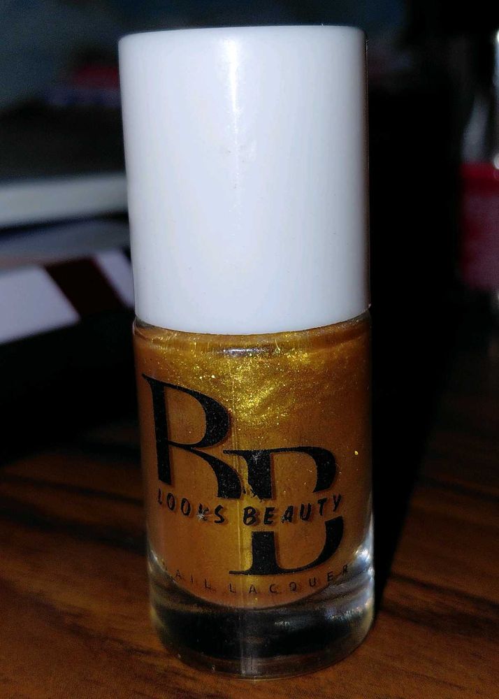Nail polish (Gold Glitter)