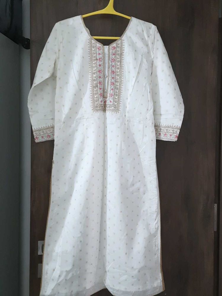 Elegant Embroidered White Kurti