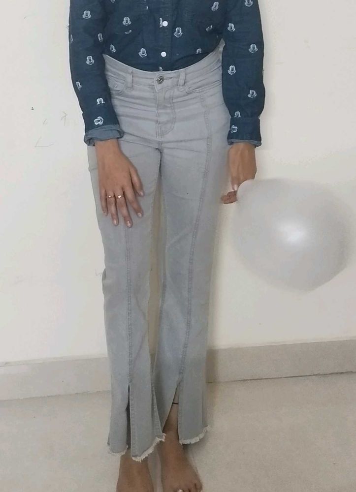 2 jeans -Light Wash Flare  and grey jean