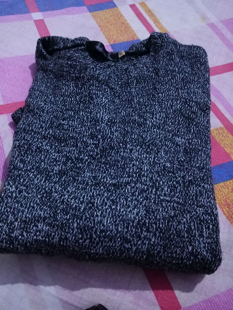 Price Dropped Winter Wear With Full Sleeves Sweate