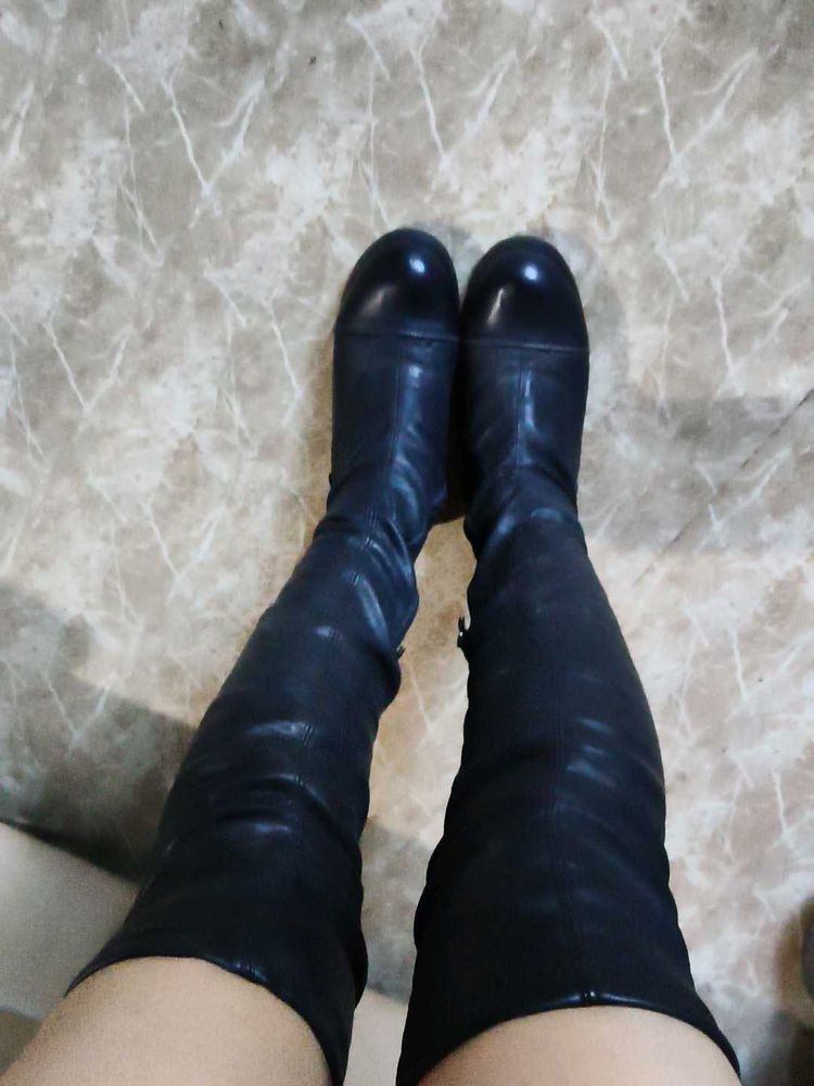 Chic Black Over-the-Knee Boots