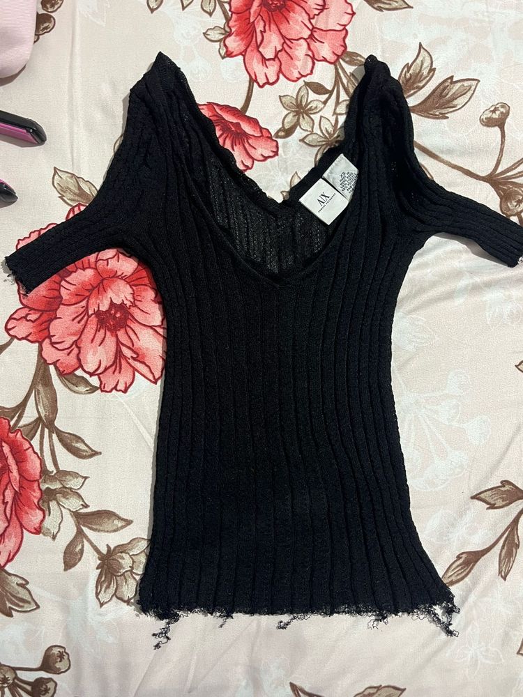 Black Ribbed V-Neck Crop Top