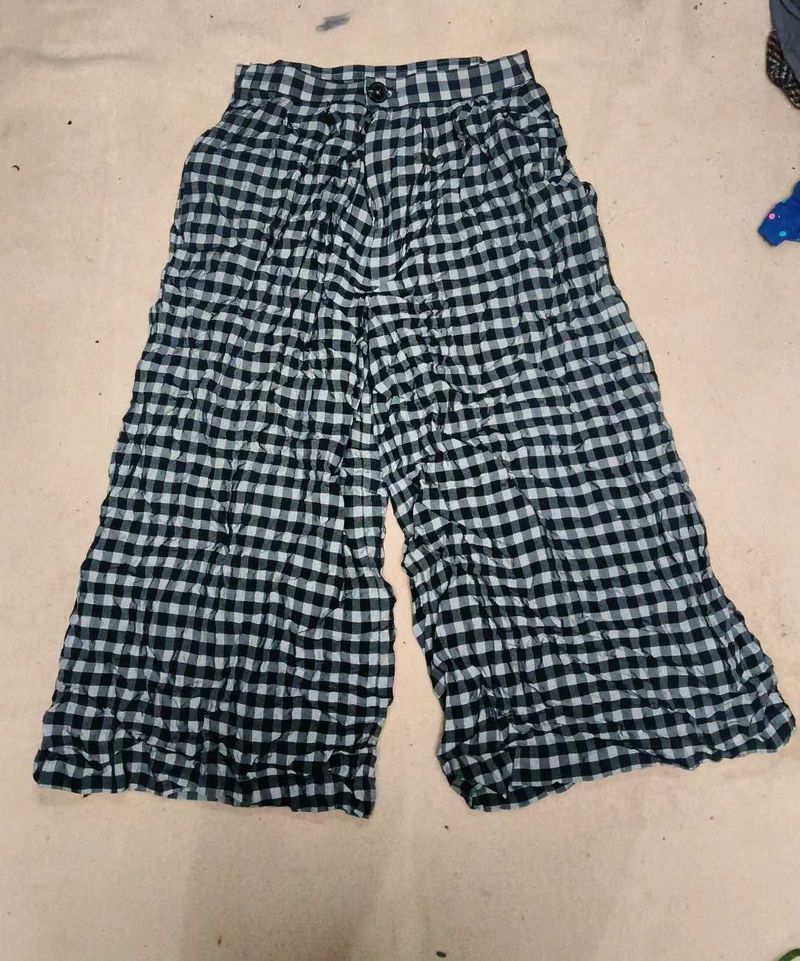 Cute Black &amp; white flare pant