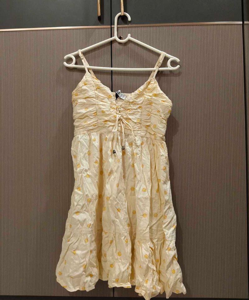 Butter yellow short summery dress