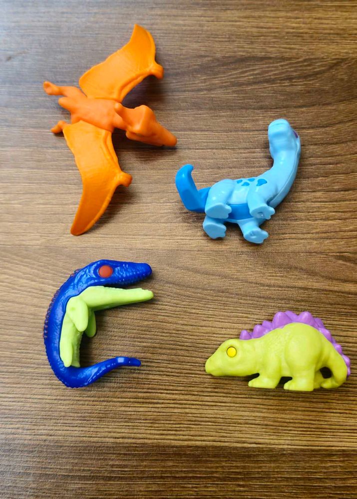 Kinder joy set of 4 jurassic world edition
