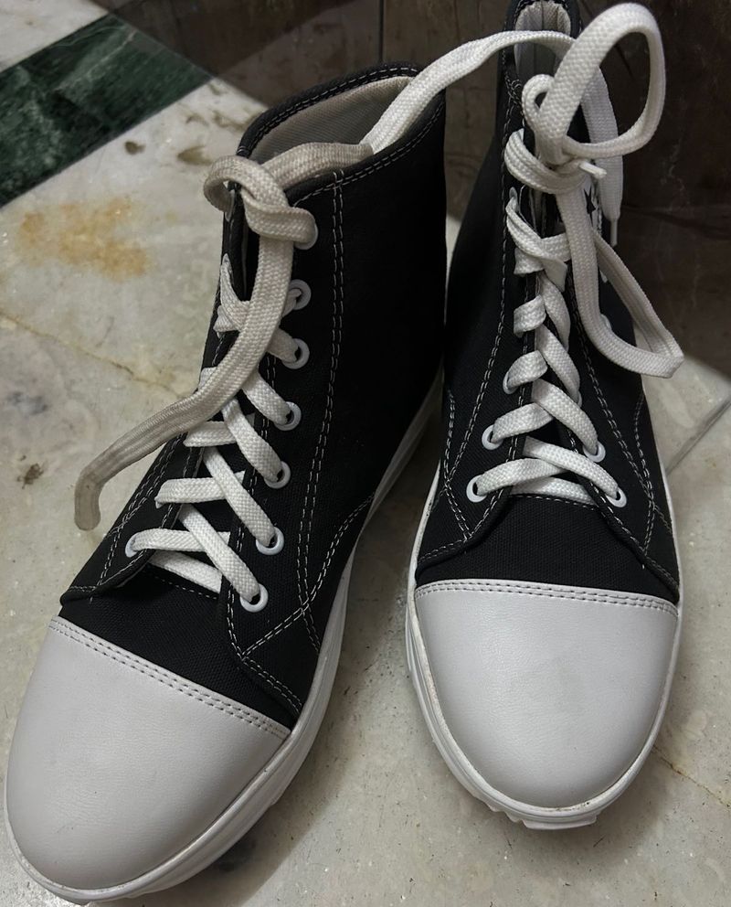Black High-Top Canvas converse shoes