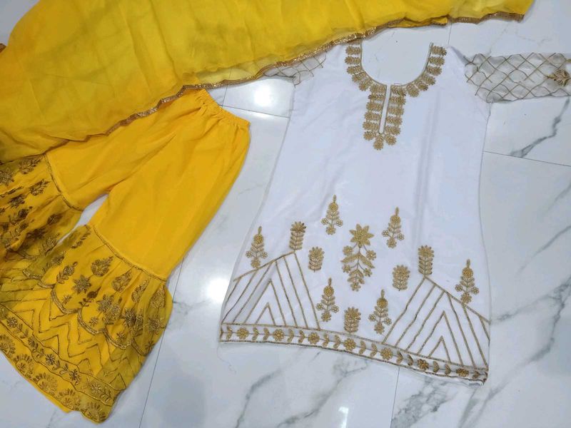 Beautiful White &amp; Yellow Kurta Set
