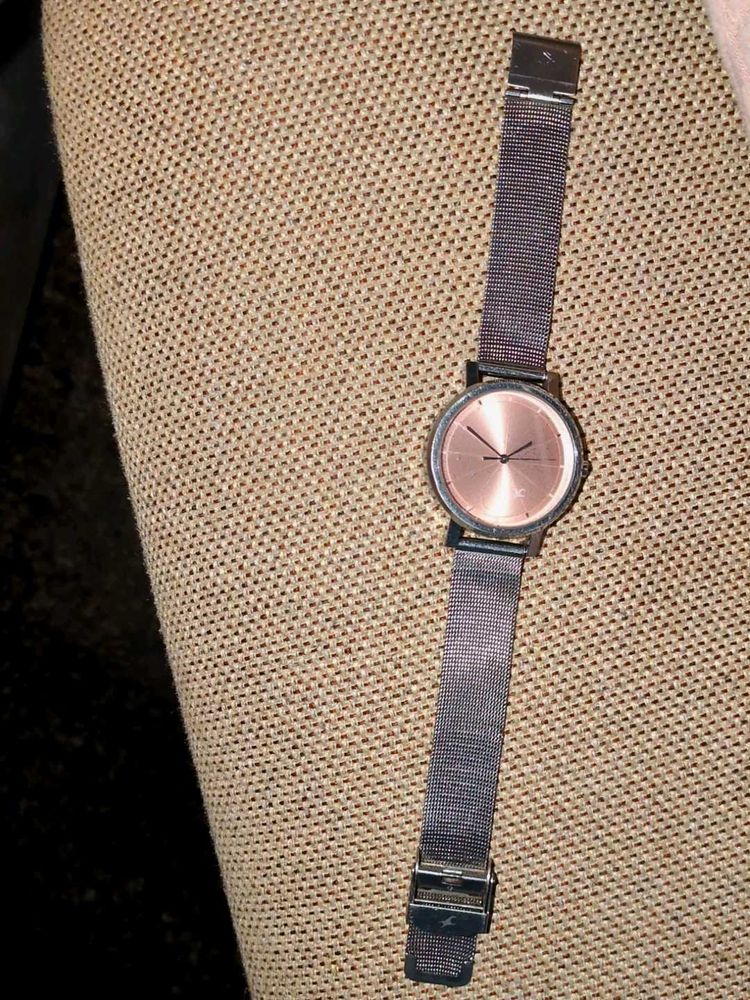 Stylish Rose Gold Mesh Strap Watch