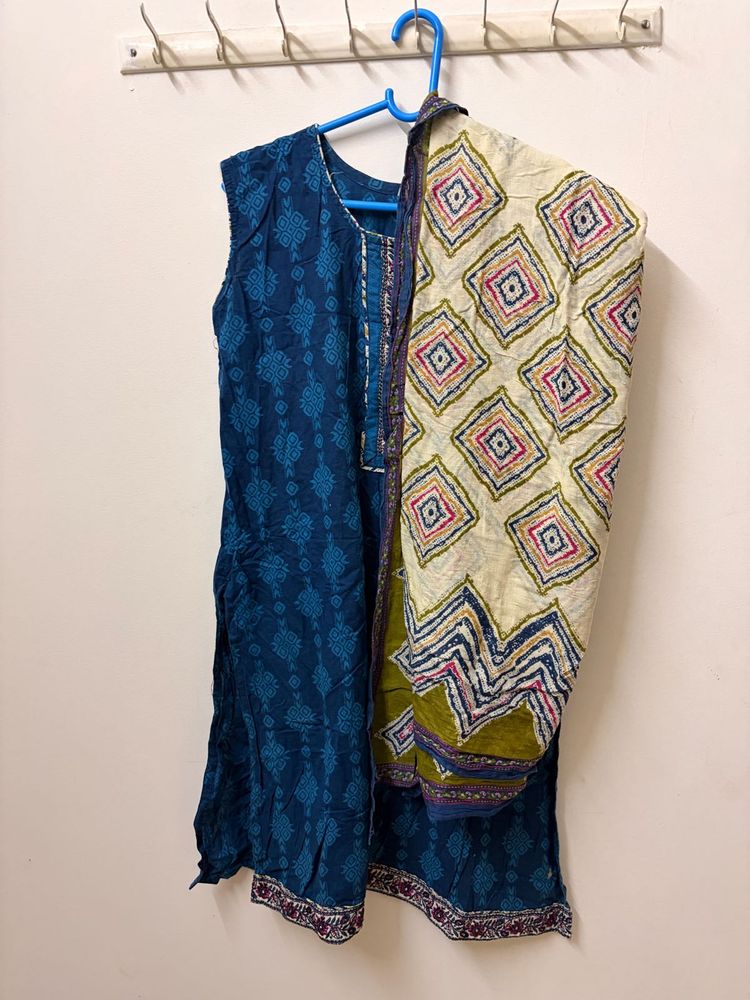 Blue Printed Sleeveless Kurta