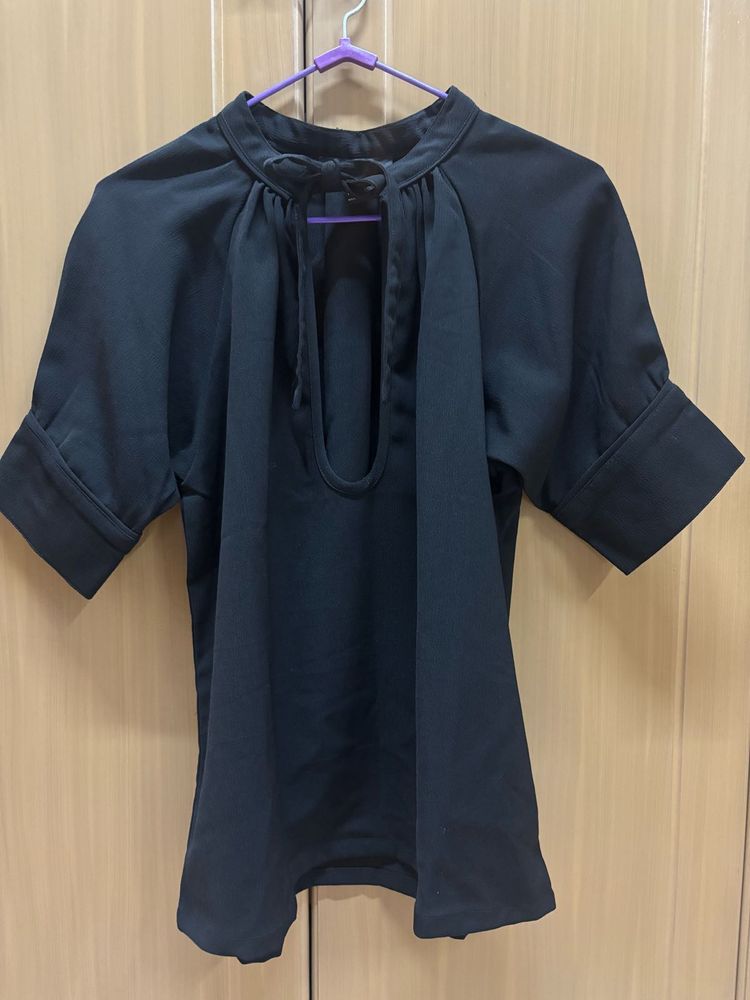 Chic Black Puff Sleeve Top
